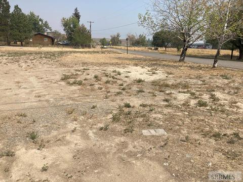 706 10th St, Salmon, ID 83467 photo 1