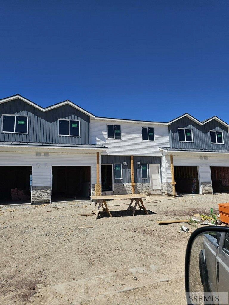 801 E HIGHLAND Way Unit 1  