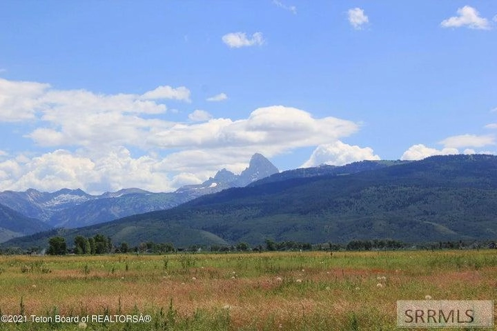 L186-5 Iroquois Wy  