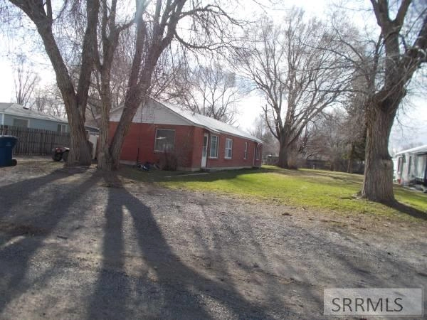 237 W Arco Ave Unit 1-2