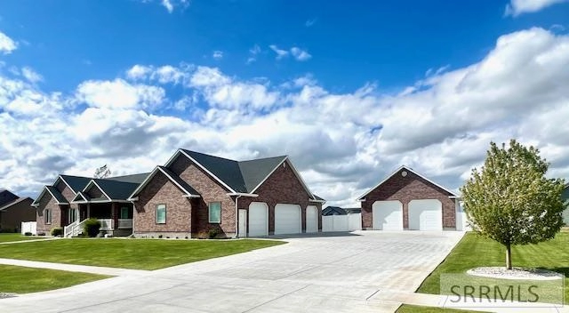 2215 E Cedar Pt Ln  