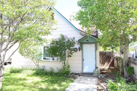 207 Park Ave, Mackay, ID 83251 photo 1