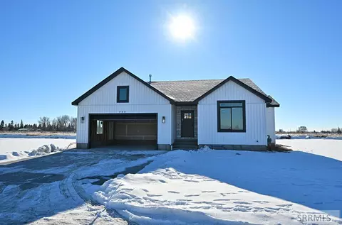 549 Meadow Ave, Rigby, ID 83442 photo 1