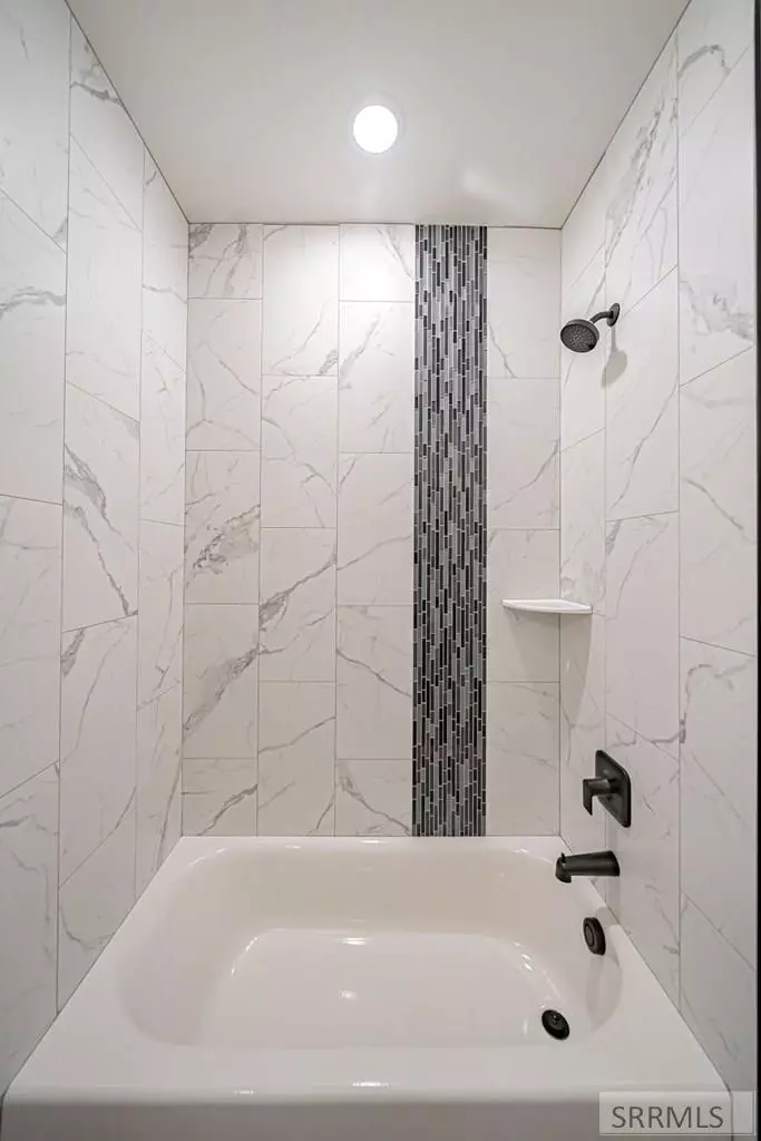 Bath - 5107 N Beach Dr, Idaho Falls, ID 83401 photo 4 of 5