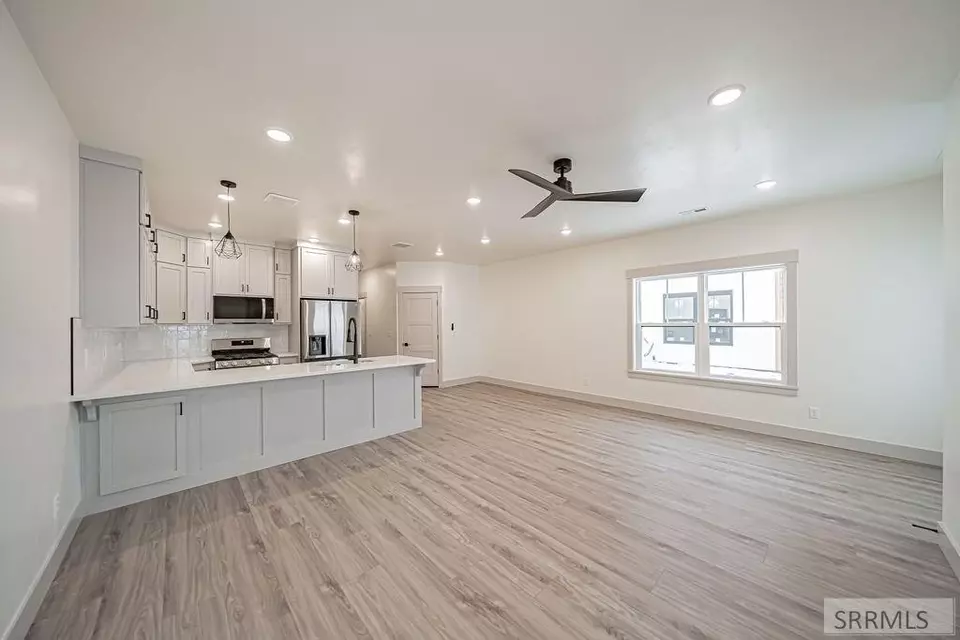 Living - 5107 N Beach Dr, Idaho Falls, ID 83401 photo 2 of 2