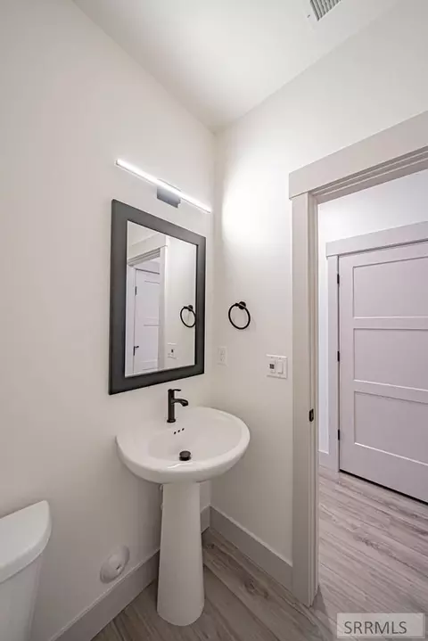 Bath - 5107 N Beach Dr, Idaho Falls, ID 83401 photo 1 of 5