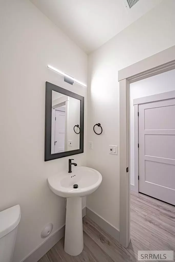 Bath - 5107 N Beach Dr, Idaho Falls, ID 83401 photo 1 of 5