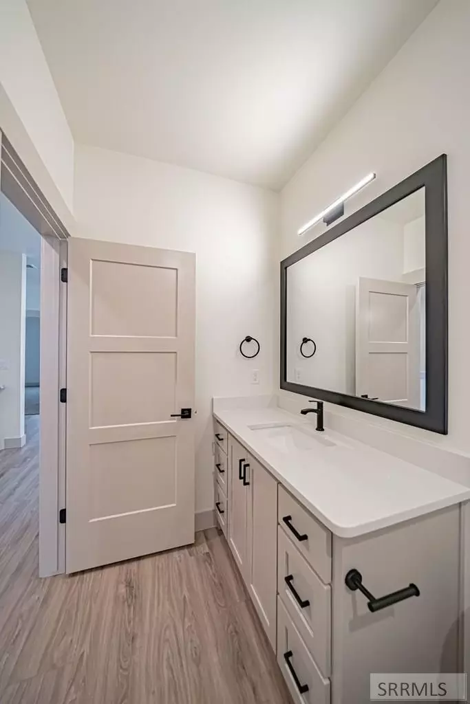 Bath - 5107 N Beach Dr, Idaho Falls, ID 83401 photo 5 of 5