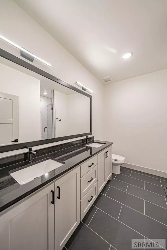 Bath - 5107 N Beach Dr, Idaho Falls, ID 83401 photo 2 of 5