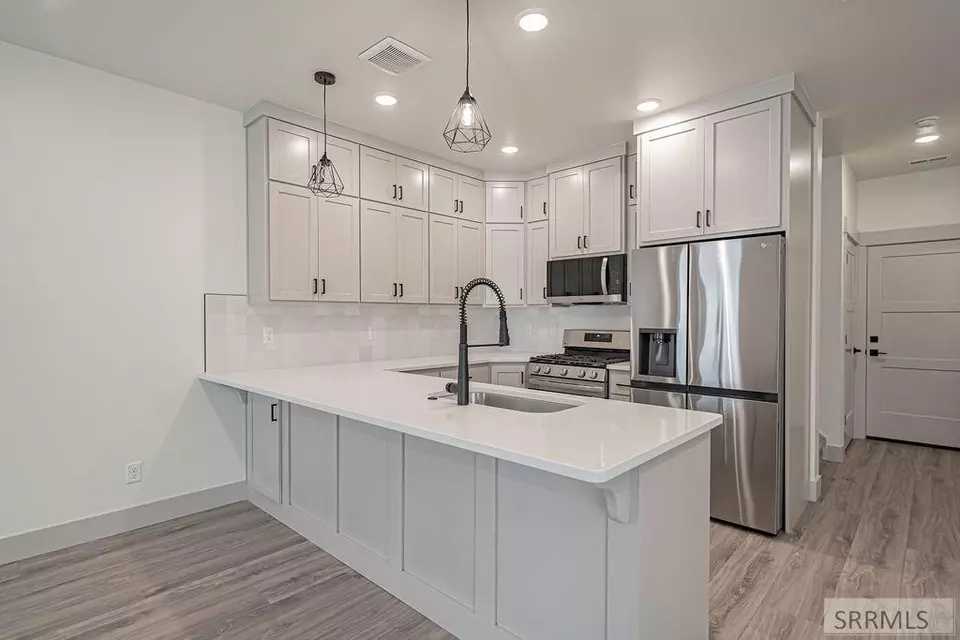 Kitchen - 5107 N Beach Dr, Idaho Falls, ID 83401 photo 2 of 4