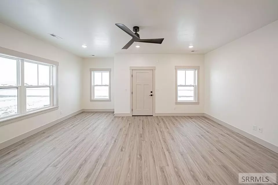 Living - 5107 N Beach Dr, Idaho Falls, ID 83401 photo 1 of 2