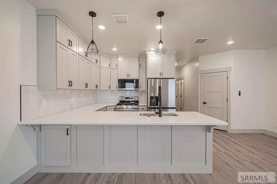 Kitchen - 5107 N Beach Dr, Idaho Falls, ID 83401 photo 1 of 4