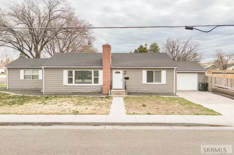 321 E Walker St, Blackfoot, ID 83221 photo 1