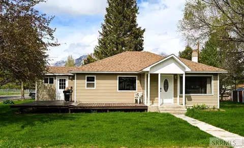 718 W Custer St, Mackay, ID 83251 photo 1