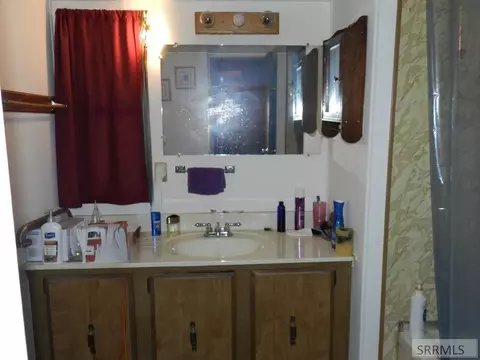 Bath - 111 N Agate Dr, Salmon, ID 83467 photo 1 of 5