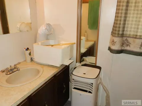 Bath - 111 N Agate Dr, Salmon, ID 83467 photo 3 of 5