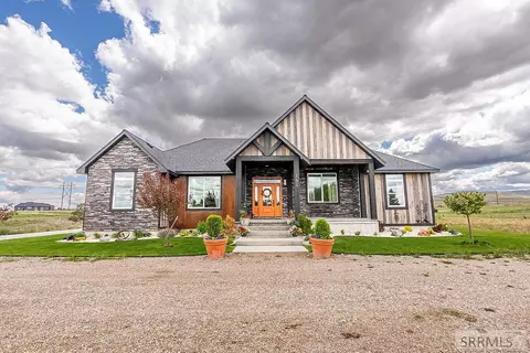 161 Snake River Dr, American Falls, ID 83211