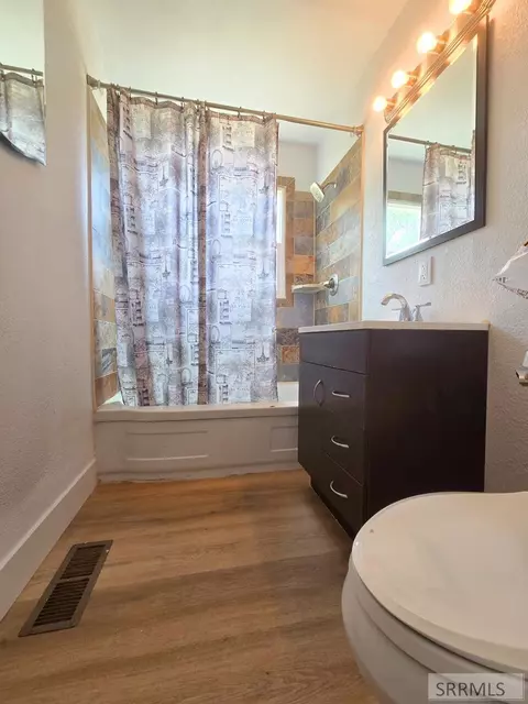 Bath - 238 Louise Dr, Arco, ID 83213 photo 1 of 2