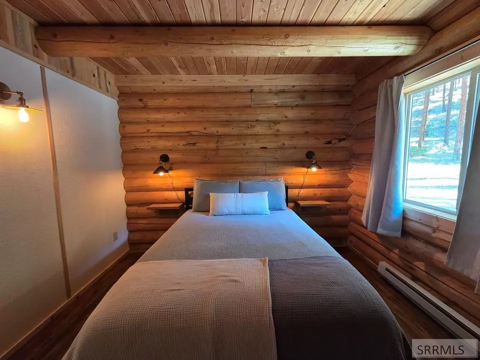 Bedroom - 3361 N Hwy 93, Gibbonsville, ID 83463 photo 3 of 7