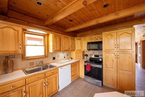 Kitchen - 9885 Challis Creek Rd, Challis, ID 83226 photo 2 of 4