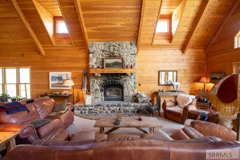 Living - 9885 Challis Creek Rd, Challis, ID 83226 photo 2 of 4