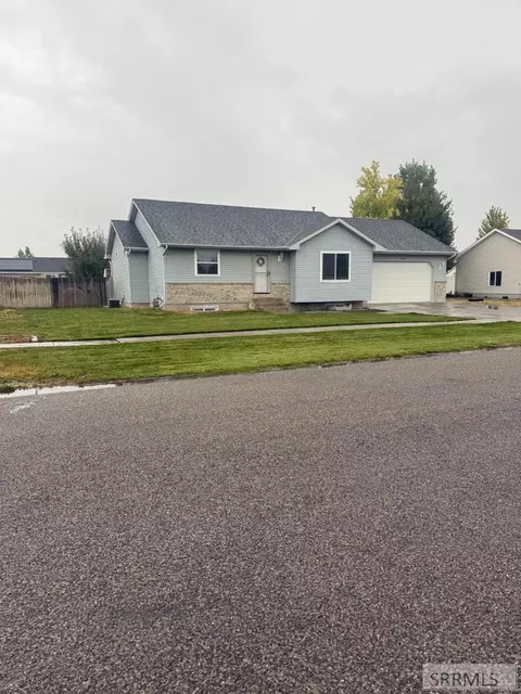 3243 Sweet Briar Dr, Idaho Falls, ID 83401