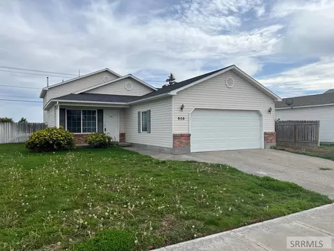 950 Clarence Dr, Idaho Falls, ID 83402
