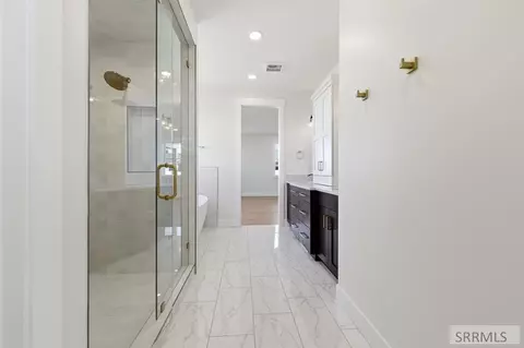 Bath - 609 Hillside Dr, Rexburg, ID 83440 photo 7 of 11