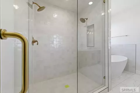 Bath - 609 Hillside Dr, Rexburg, ID 83440 photo 6 of 11