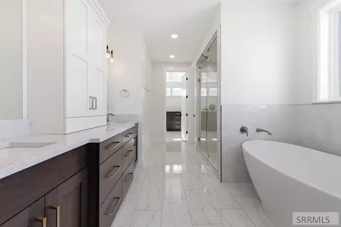 Bath - 609 Hillside Dr, Rexburg, ID 83440 photo 2 of 11