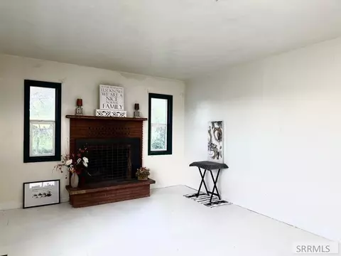 Living - 499 N 400 E, Firth, ID 83236 photo 2 of 3