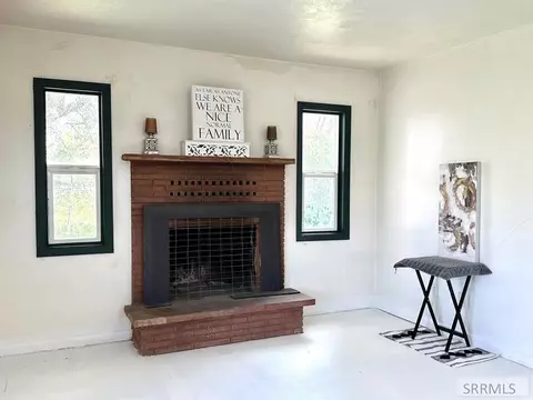 Living - 499 N 400 E, Firth, ID 83236 photo 3 of 3