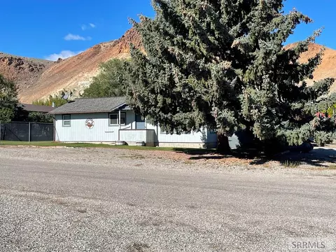 Exterior - 240 E Valley Ave, Challis, ID 83226 photo 1 of 5