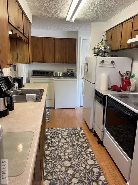 Kitchen - 240 E Valley Ave, Challis, ID 83226 photo 2 of 2