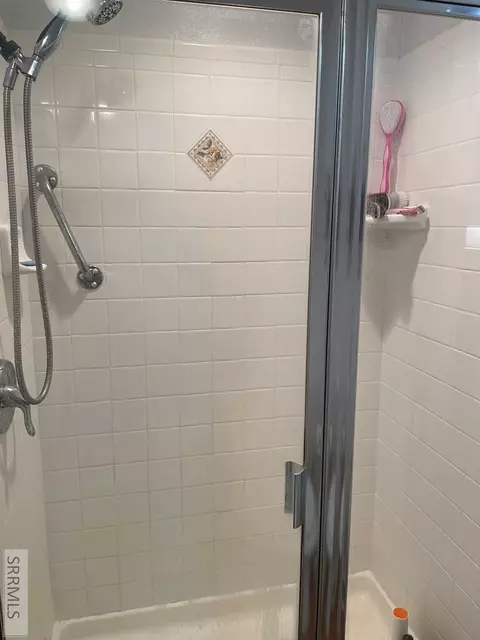 Bath - 240 E Valley Ave, Challis, ID 83226 photo 2 of 3