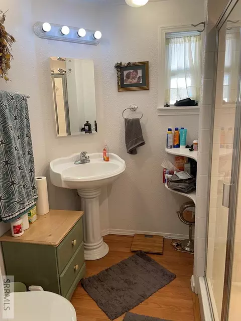 Bath - 240 E Valley Ave, Challis, ID 83226 photo 1 of 3