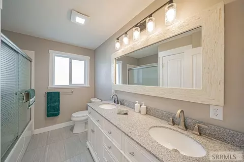 Bath - 4665 E Bailey Ln, Ammon, ID 83406 photo 1 of 8