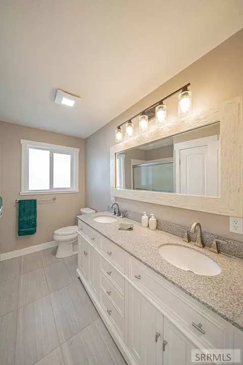 Bath - 4665 E Bailey Ln, Ammon, ID 83406 photo 2 of 8