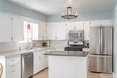 Kitchen - 4665 E Bailey Ln, Ammon, ID 83406 photo 9 of 9