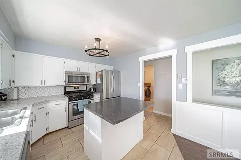 Kitchen - 4665 E Bailey Ln, Ammon, ID 83406 photo 4 of 9