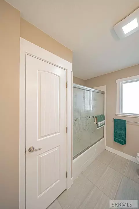 Bath - 4665 E Bailey Ln, Ammon, ID 83406 photo 3 of 8