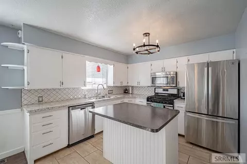 Kitchen - 4665 E Bailey Ln, Ammon, ID 83406 photo 2 of 9