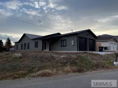 804 Cleveland Ave, Salmon, ID 83467