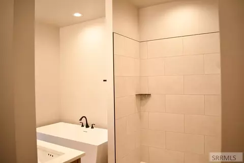 Bath - 1825 E 170 N, Rexburg, ID 83440 photo 3 of 4