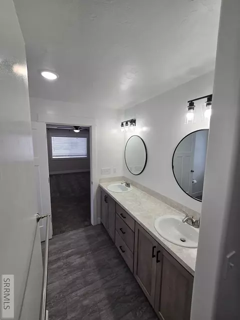 Bath - 2602 Baylor Dr, Ammon, ID 83406 photo 3 of 4