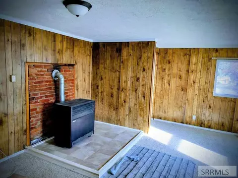 Living - 683 W Decoria Ave, Arco, ID 83213 photo 2 of 5