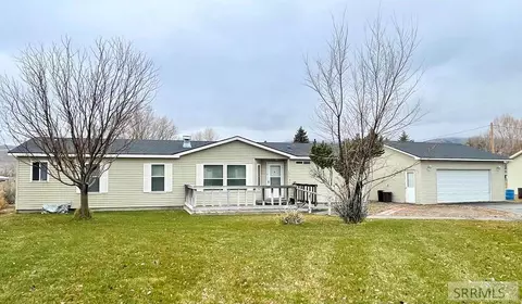 410 E 408 E Custer St, Mackay, ID 83251
