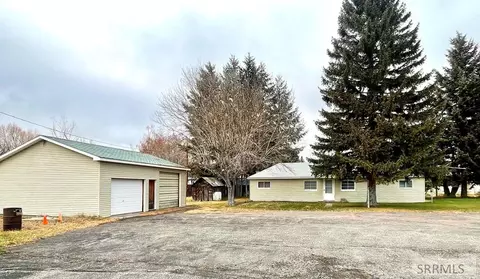 Exterior - 410 E 408 E Custer St, Mackay, ID 83251 photo 4 of 6