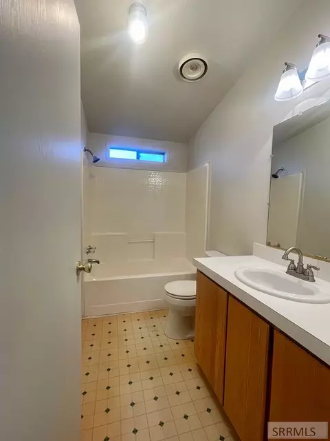 Bath - 410 E 408 E Custer St, Mackay, ID 83251 photo 3 of 4