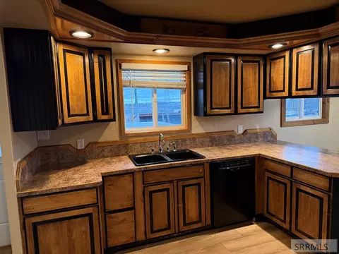 2932 S Arthur St, American Falls, ID 83211